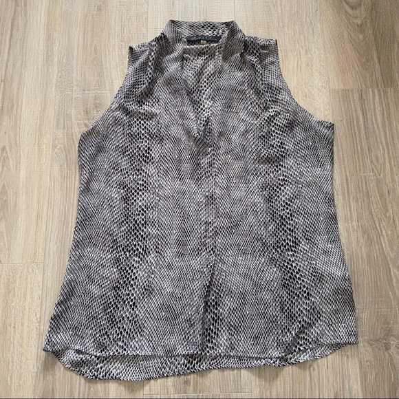 ⭐️3/$25 Rose & Olive Sleeveless Python Snake Print Blouse Sz M - Picture 1 of 6